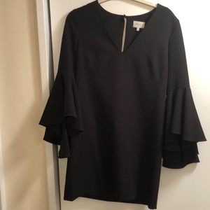 Fun Milly black shift dress w bell sleeve details